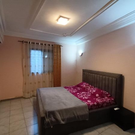 Residence Deluxe Яунде Екстер'єр фото